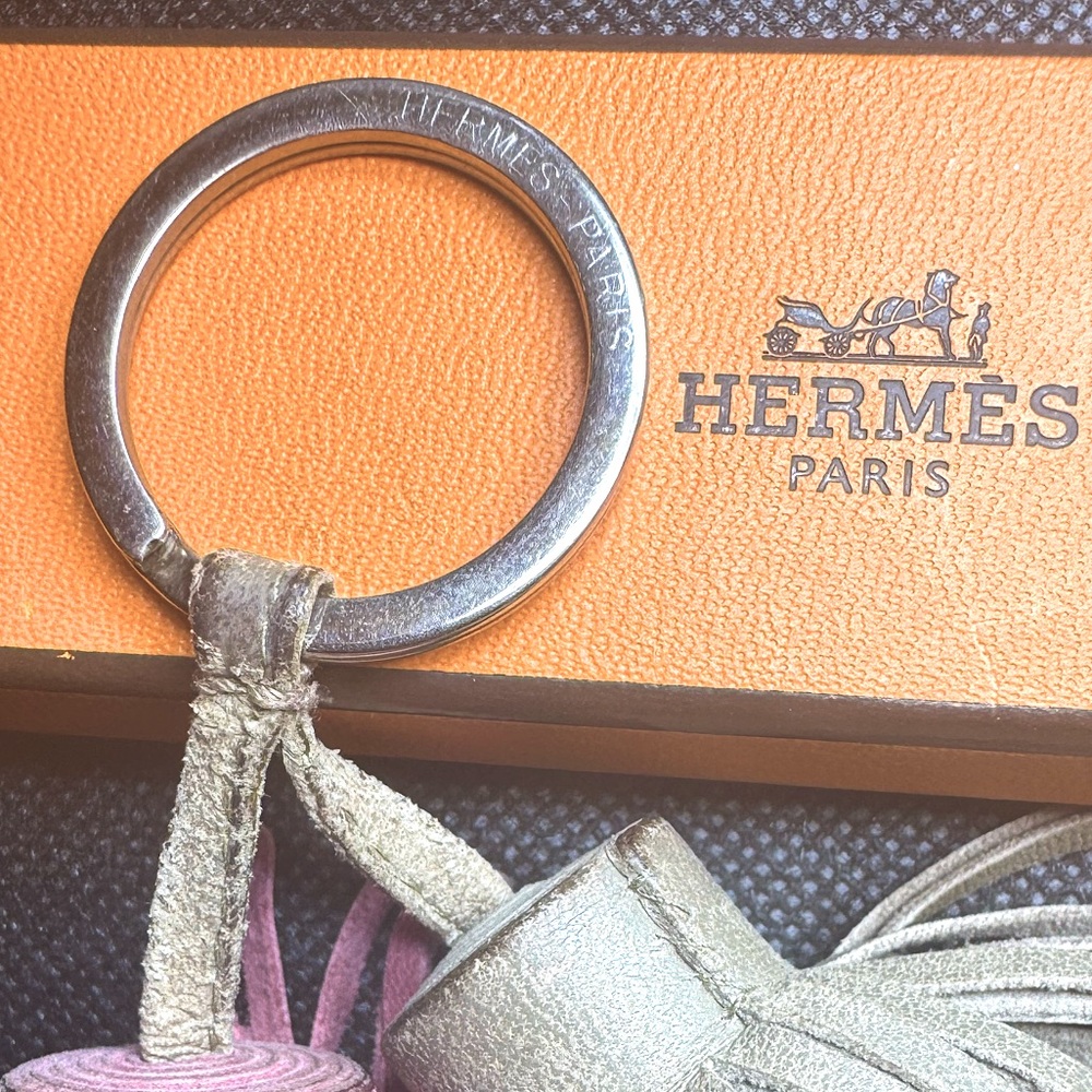 Hermes Duo Bag Charm Carmen Uno Dos Rare Combo Ring Tassel Accent Tan & PINK - Picture 2 of 9